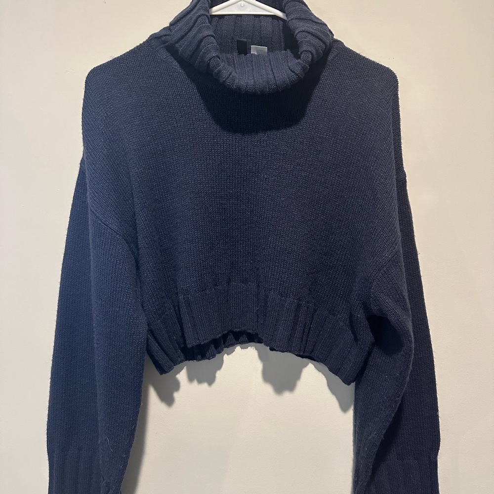 H&M cropped blue sweater